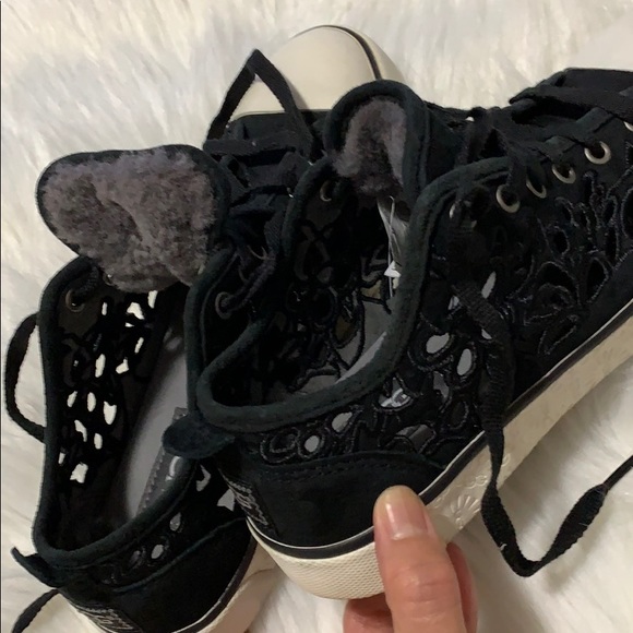 UGG Ladies Shoes - Picture 10 of 13